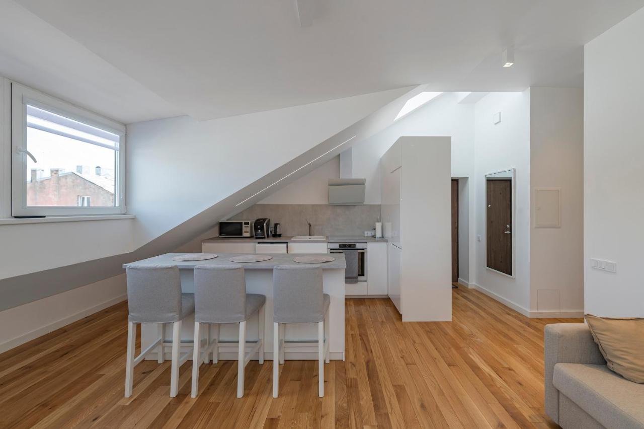 White 1 Bd Old Town Apartment By Hostlovers Kaunas Eksteriør billede